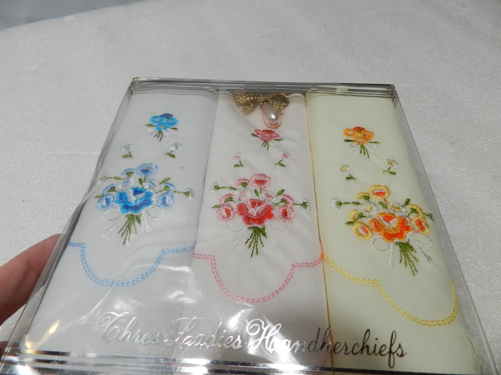 Vintage (3) Floral Embroidered Pretty Ladies Handkerchiefs Pink Yellow Blue F21J - Thumbnail 3