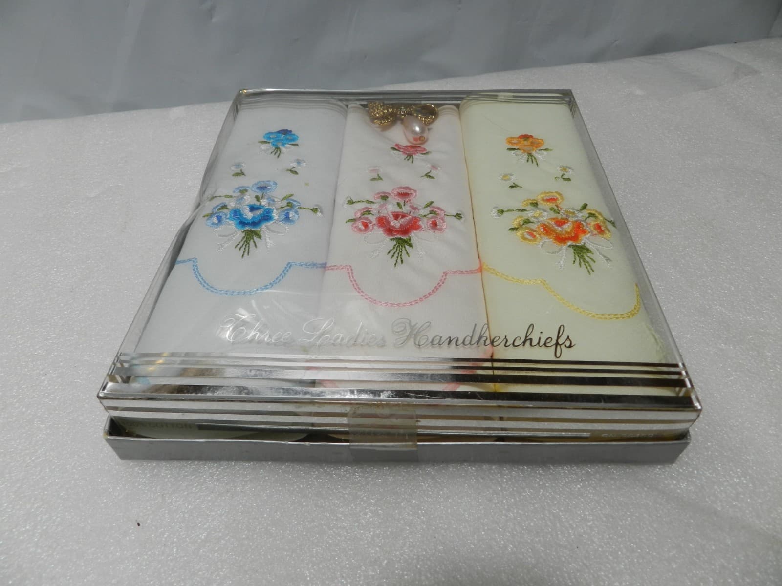 Vintage (3) Floral Embroidered Pretty Ladies Handkerchiefs Pink Yellow Blue F21J - Thumbnail 4