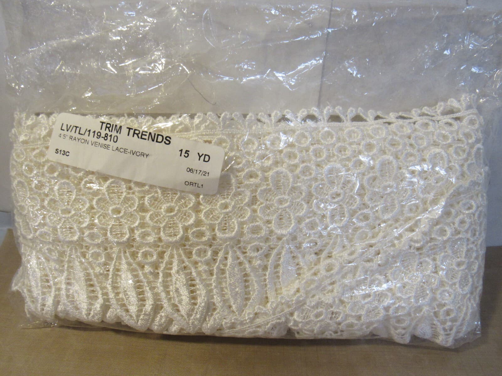 15 Yards 4.5" Rayon Venise Lace Trim Ivory W85J - Thumbnail 2