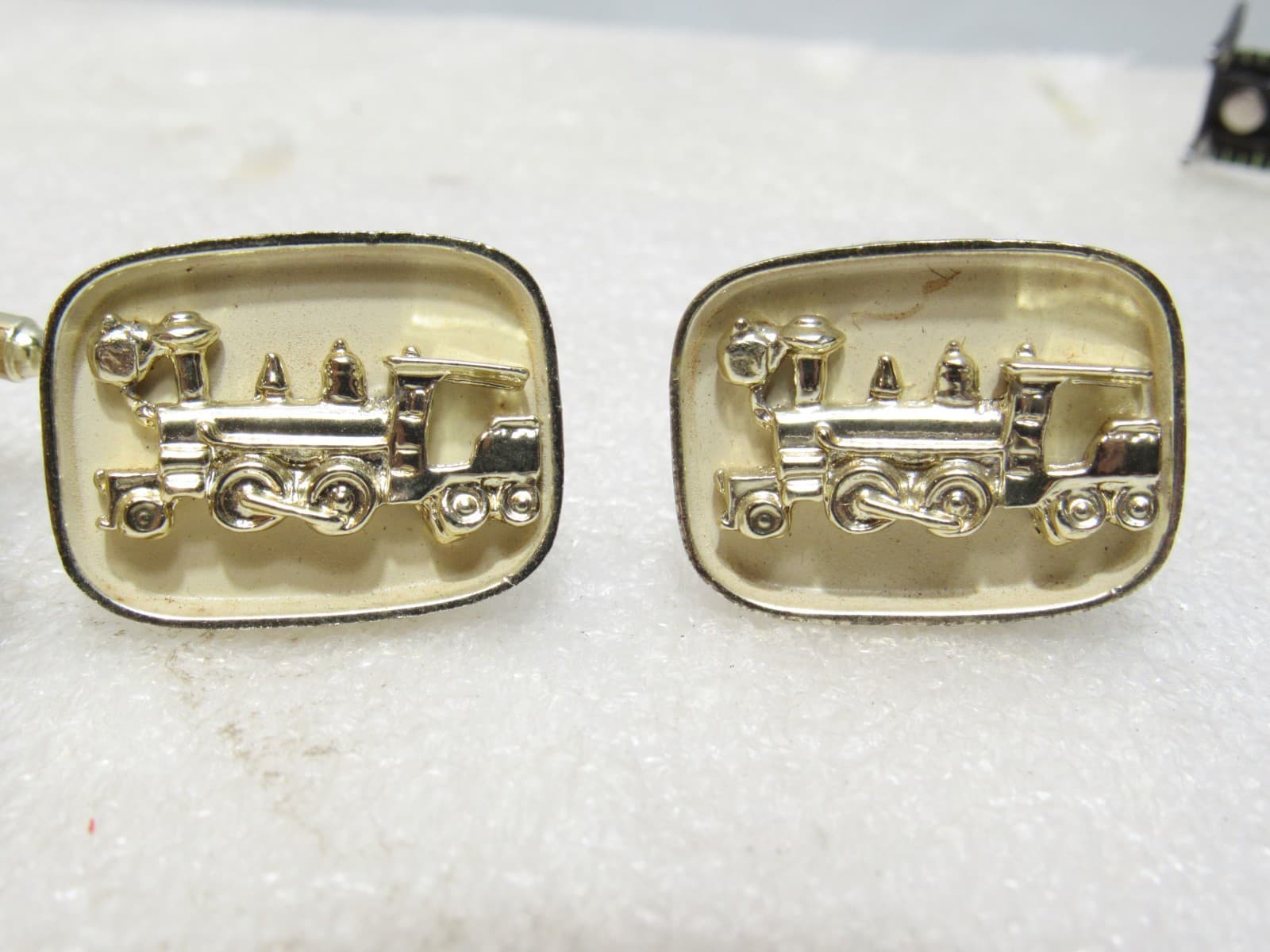 Vintage Gold-Tone Cufflinks Horse-Drawn Carriage/Sulky & Steam Locamotive (C91JJ - Thumbnail 2