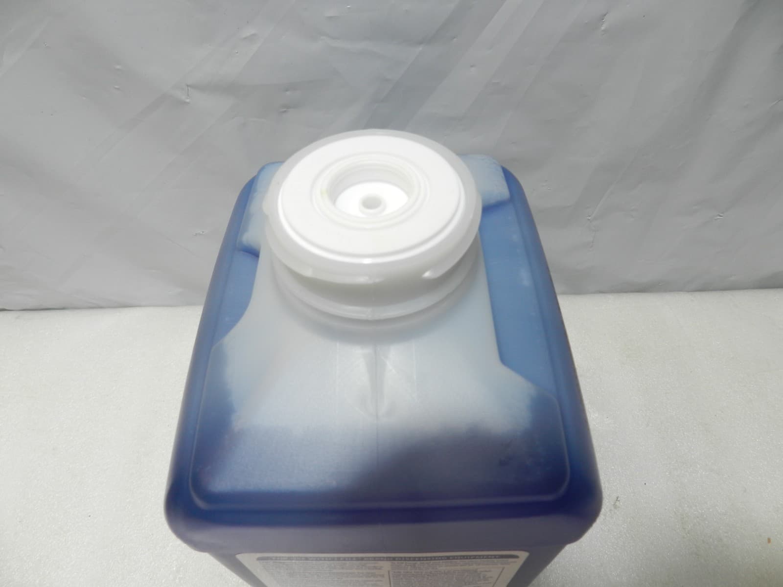 Diversey Virex II 256 One Step Disinfectant Cleaner 2.5L (EXP 4/28) G70K - Thumbnail 4