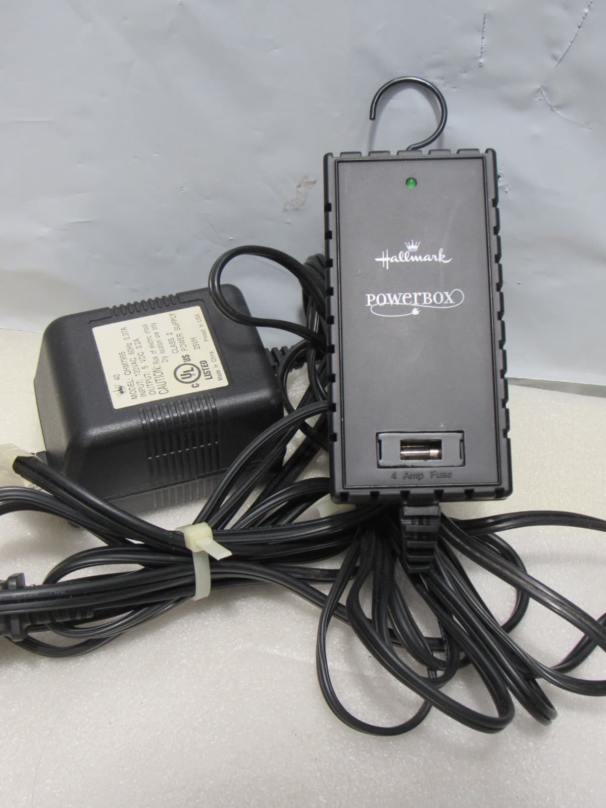 Hallmark - Power Box 8 Ornament Illumination Power Supply - QHM7995 Cord (B64M)