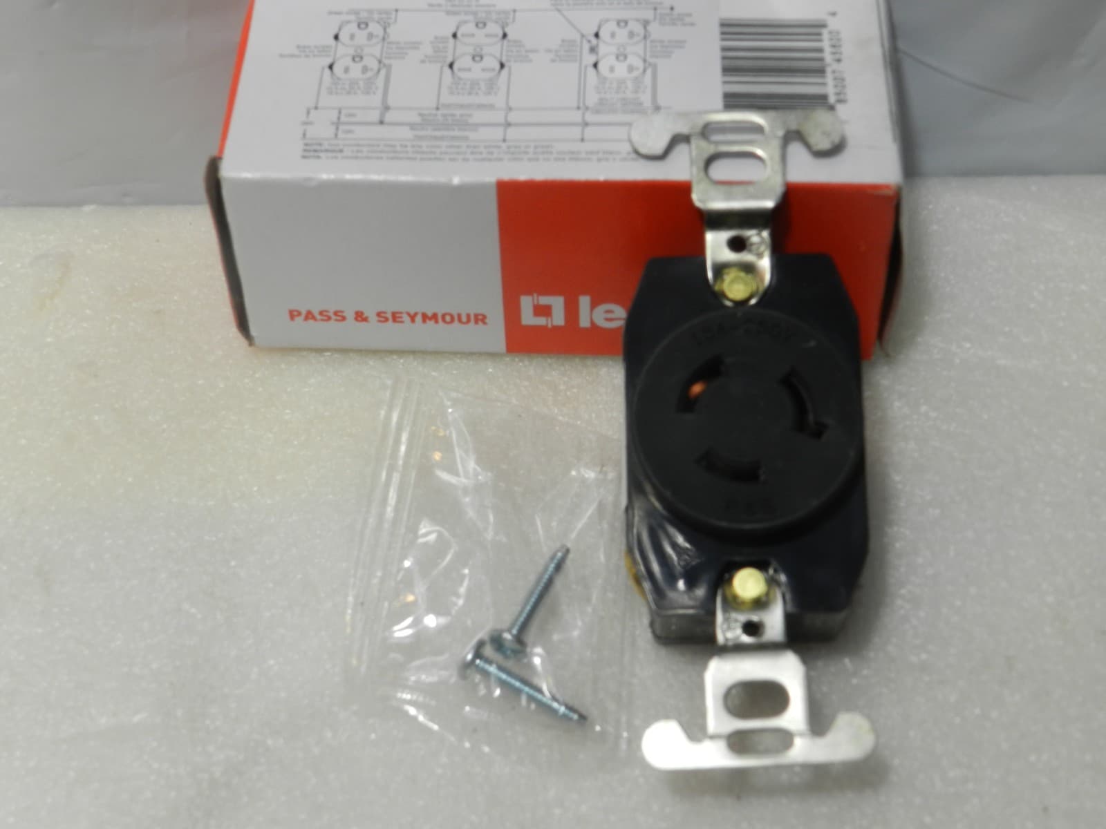 Pass & Seymour Legrand 4560 NEMA L6-15R 15 Amp 250 Volt Turnlok Receptacle (C94 - Thumbnail 3