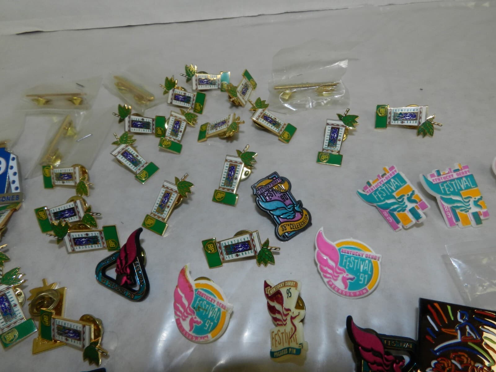 60+ Kentucky Derby Festival Pins 88' - 04' Chuchill Downs M45K - Thumbnail 8