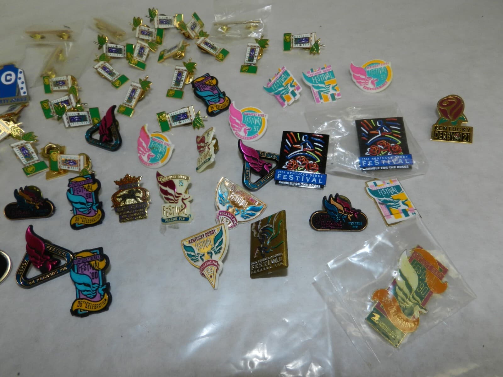 60+ Kentucky Derby Festival Pins 88' - 04' Chuchill Downs M45K - Thumbnail 3