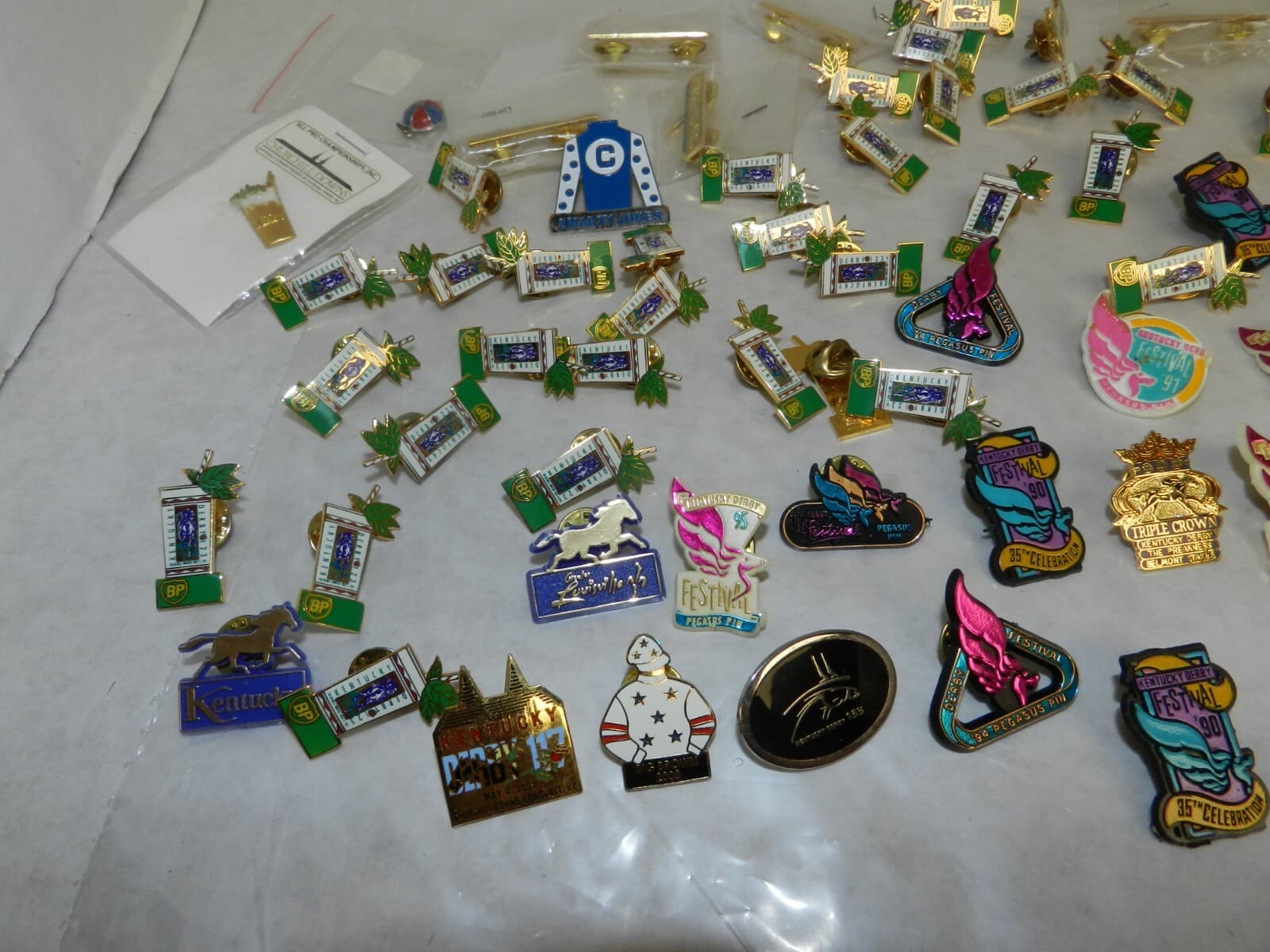 60+ Kentucky Derby Festival Pins 88' - 04' Chuchill Downs M45K - Thumbnail 2