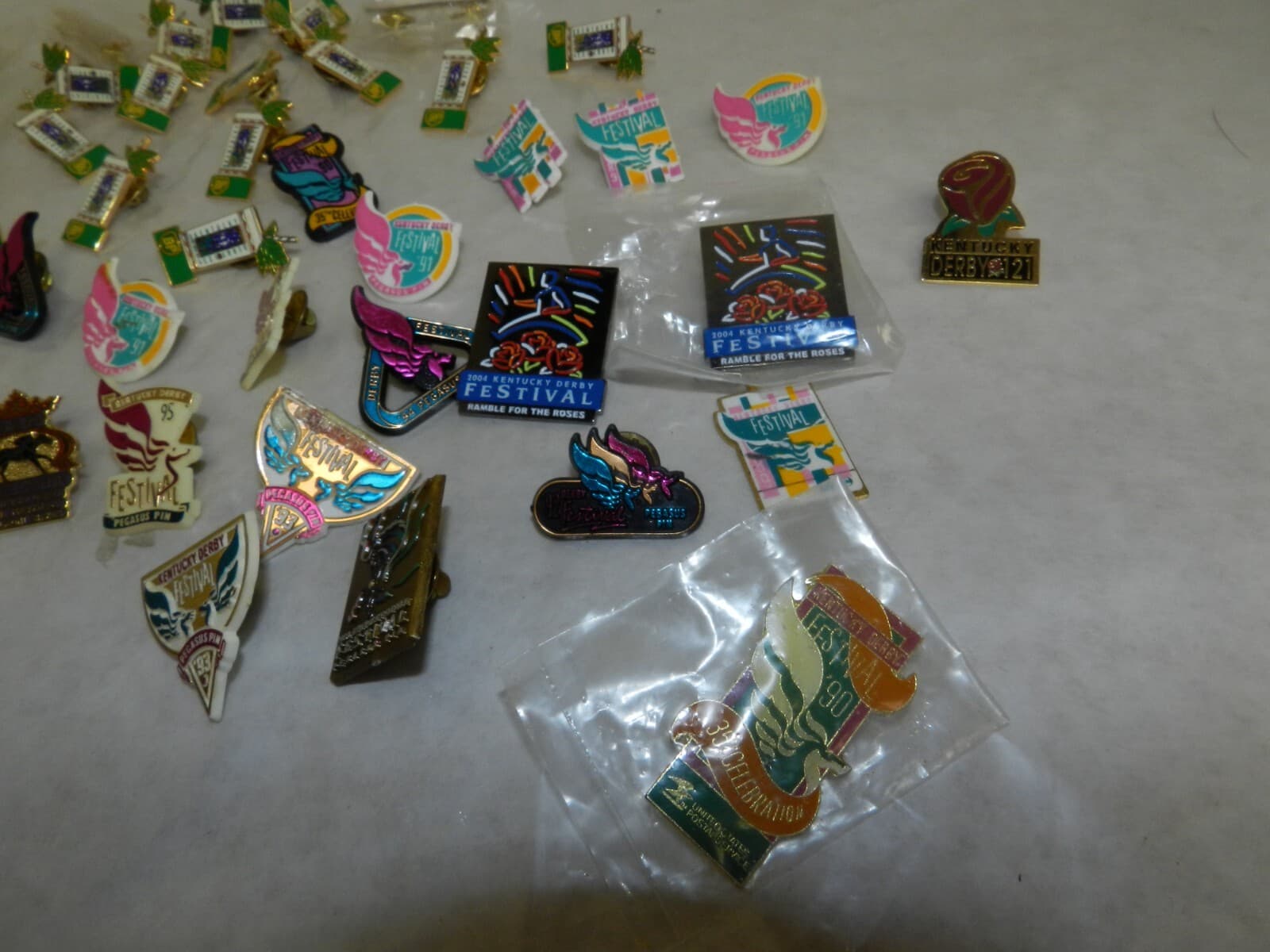 60+ Kentucky Derby Festival Pins 88' - 04' Chuchill Downs M45K - Thumbnail 7