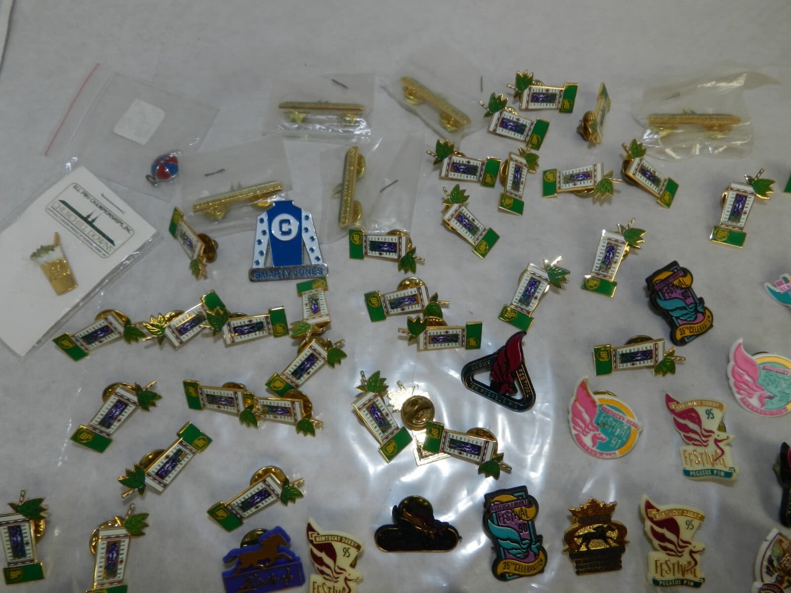 60+ Kentucky Derby Festival Pins 88' - 04' Chuchill Downs M45K - Thumbnail 5