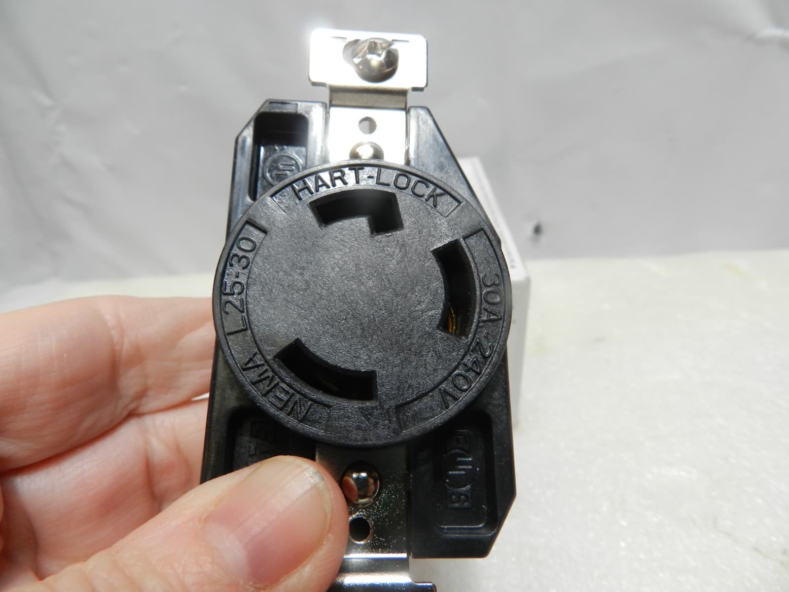 Eaton Receptacle DataCenter AHL2530R 30A 240V 2P 3W (C98) - Thumbnail 3