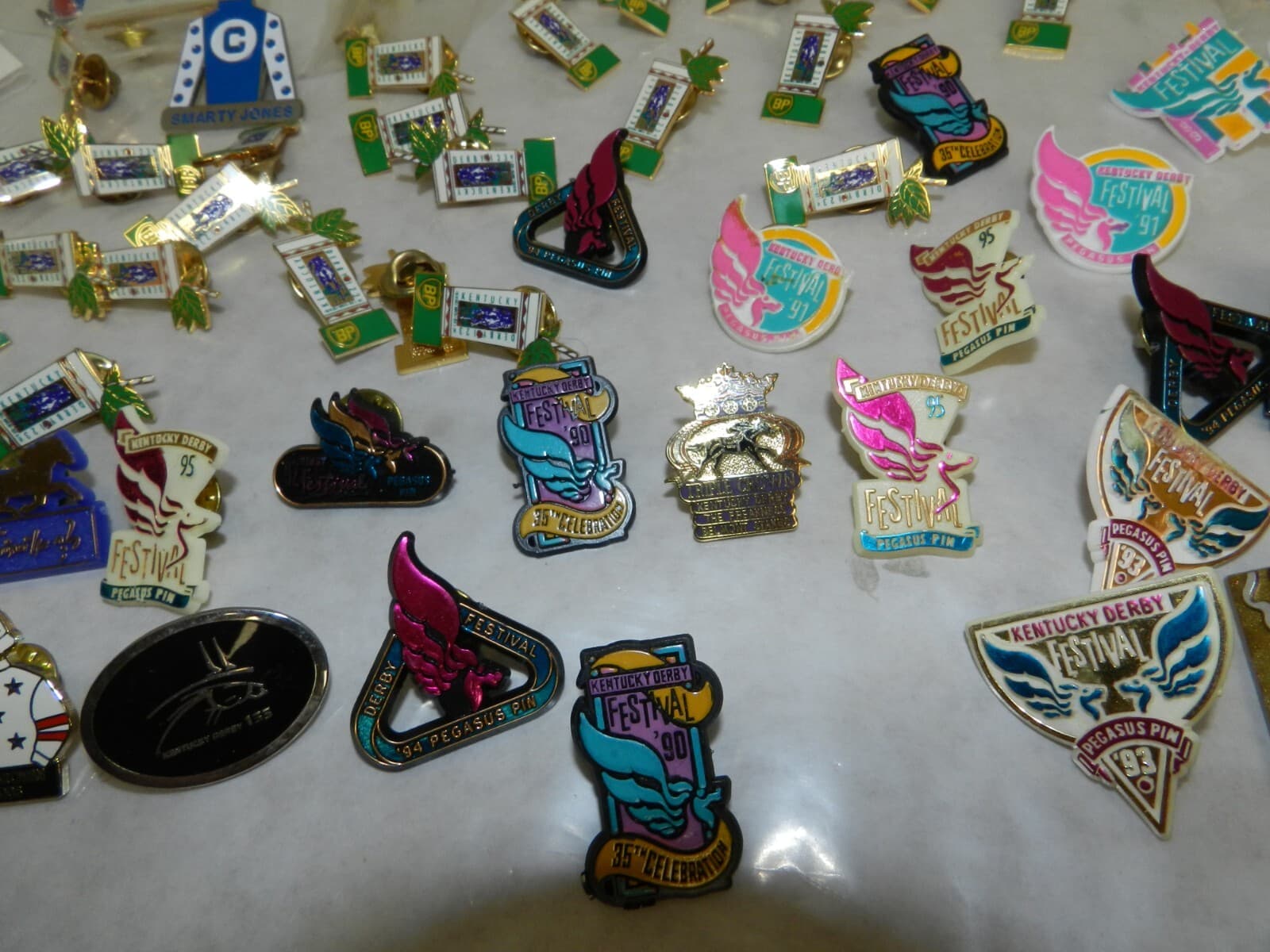 60+ Kentucky Derby Festival Pins 88' - 04' Chuchill Downs M45K - Thumbnail 6