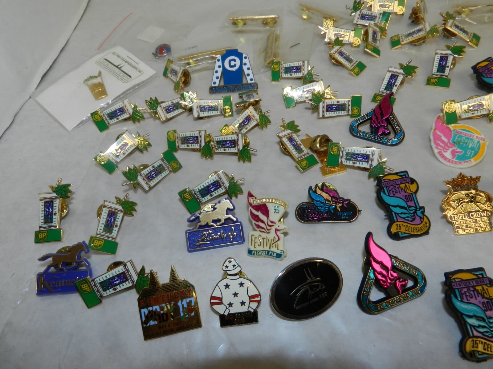 60+ Kentucky Derby Festival Pins 88' - 04' Chuchill Downs M45K - Thumbnail 9