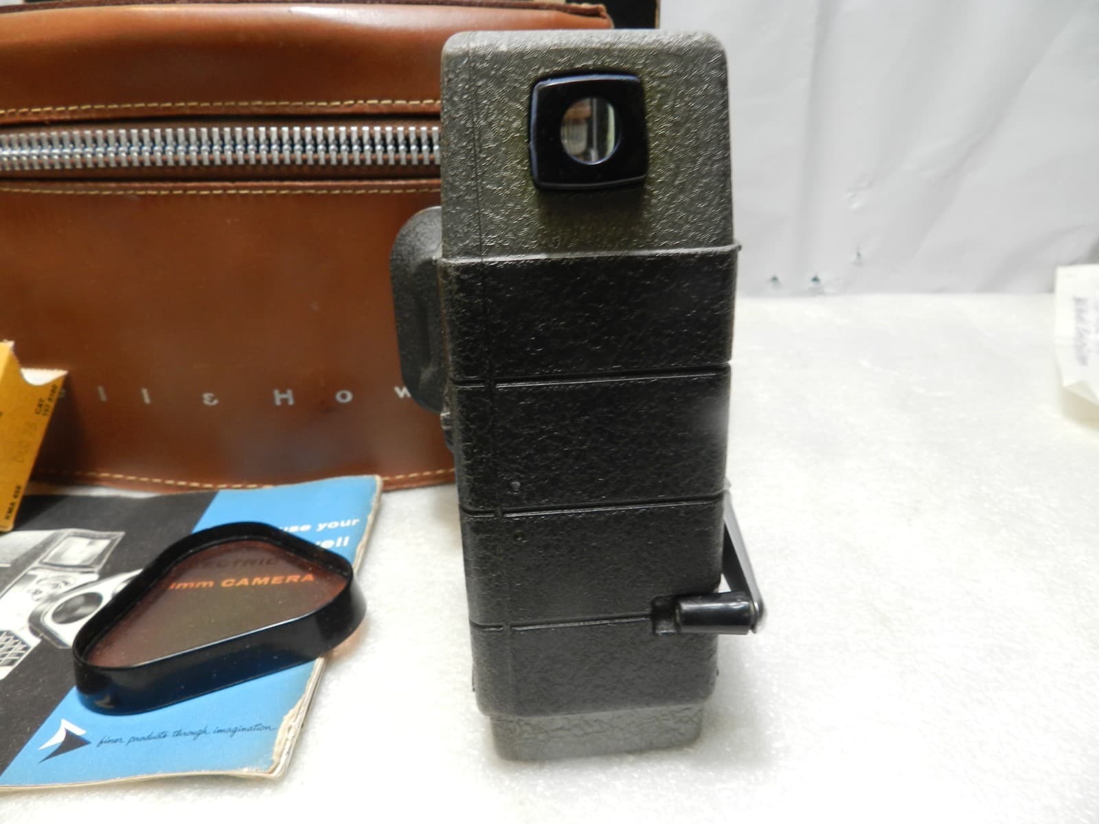 Vintage Bell & Howell Electric Eye with 3-Lens Turret 8mm Movie Camera (D6JJ) - Thumbnail 5