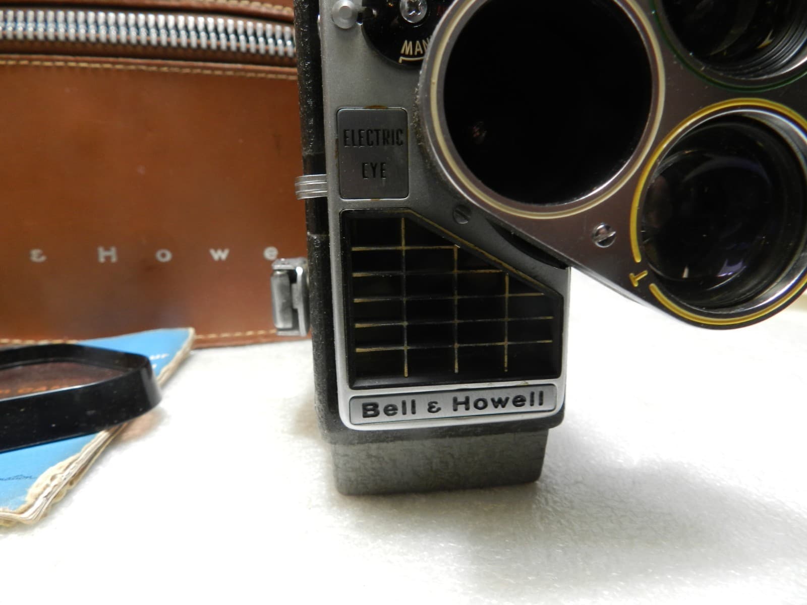 Vintage Bell & Howell Electric Eye with 3-Lens Turret 8mm Movie Camera (D6JJ) - Thumbnail 6