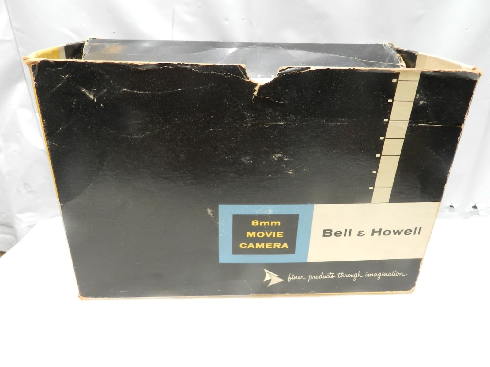 Vintage Bell & Howell Electric Eye with 3-Lens Turret 8mm Movie Camera (D6JJ) - Thumbnail 15