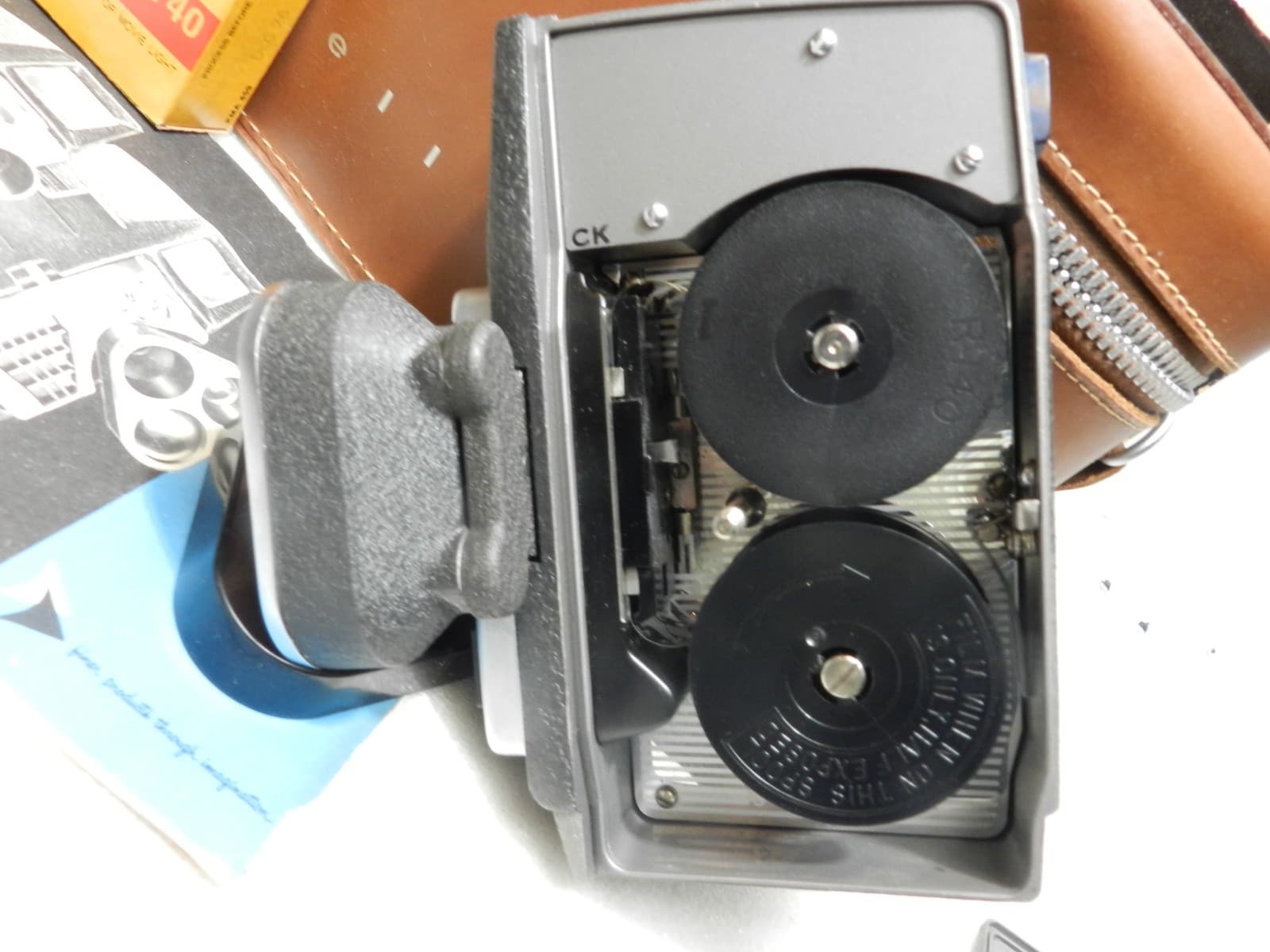 Vintage Bell & Howell Electric Eye with 3-Lens Turret 8mm Movie Camera (D6JJ) - Thumbnail 7