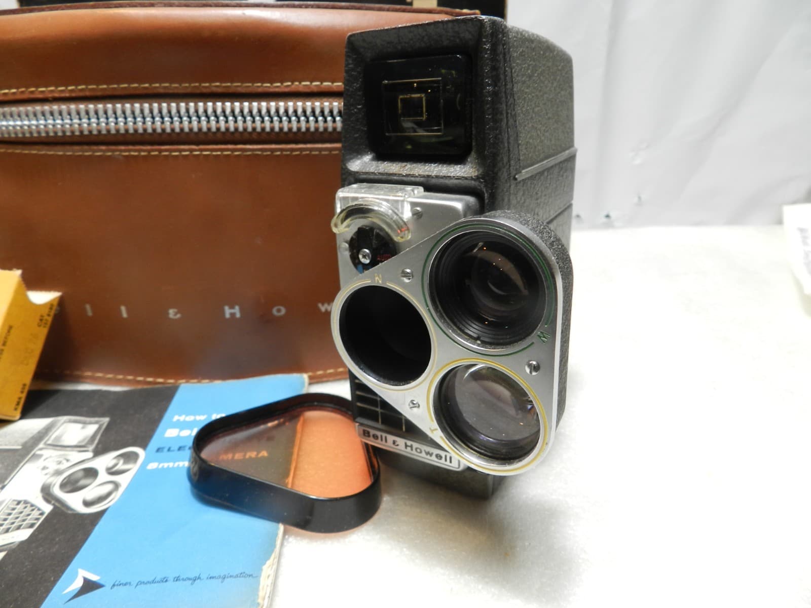 Vintage Bell & Howell Electric Eye with 3-Lens Turret 8mm Movie Camera (D6JJ) - Thumbnail 2