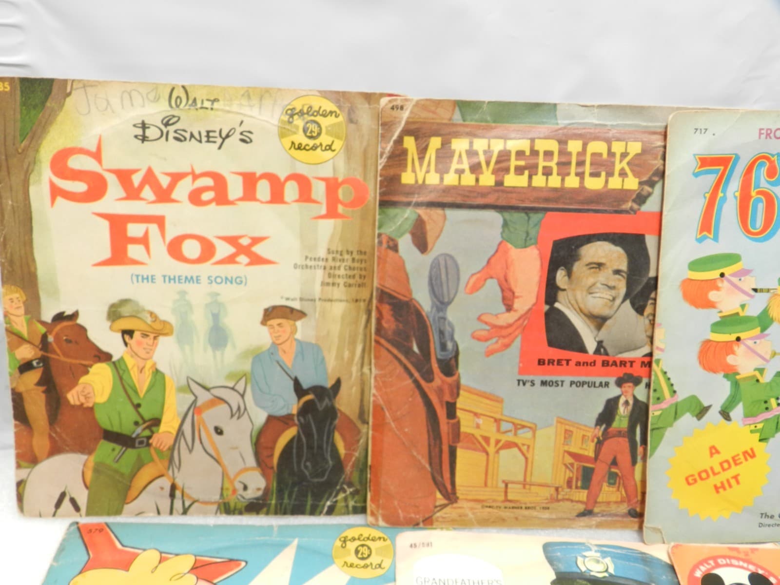 18 Children’s Records Books & Music 45 RPM Vinyl Disney Peter Pan Golden L49JJ - Thumbnail 2