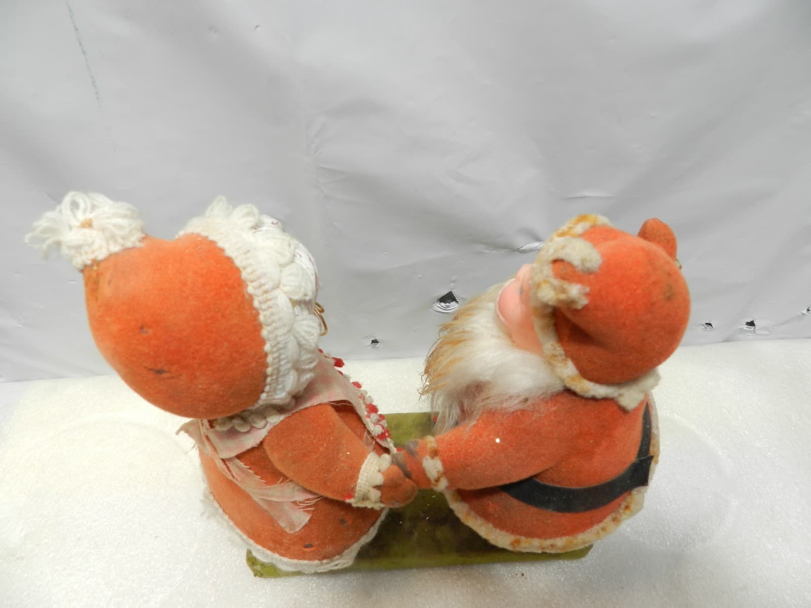 Vintage Dancing Santa & Mrs Claus Felt Flocked Figures Japan (D19JJ) - Thumbnail 9