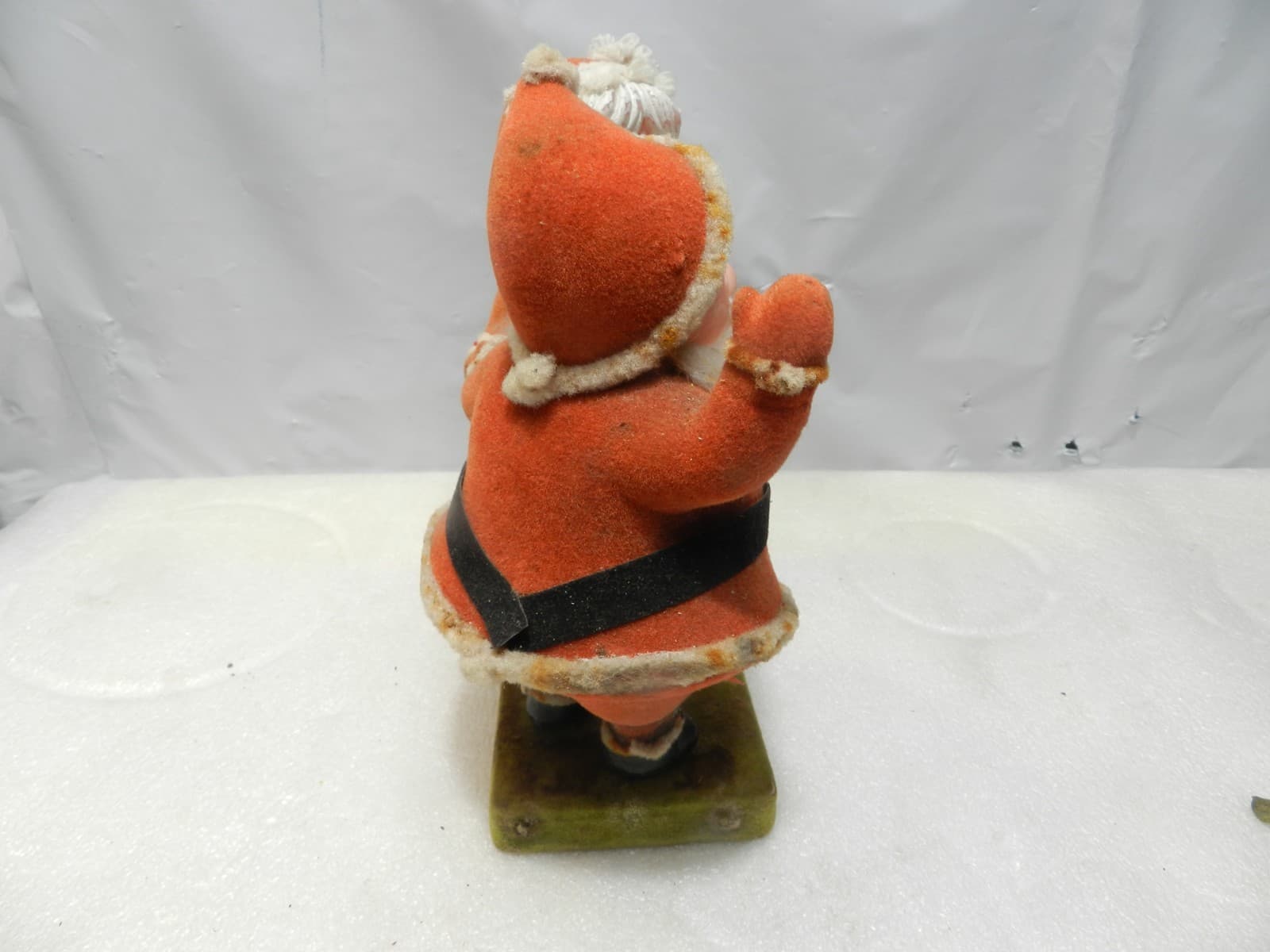 Vintage Dancing Santa & Mrs Claus Felt Flocked Figures Japan (D19JJ) - Thumbnail 10