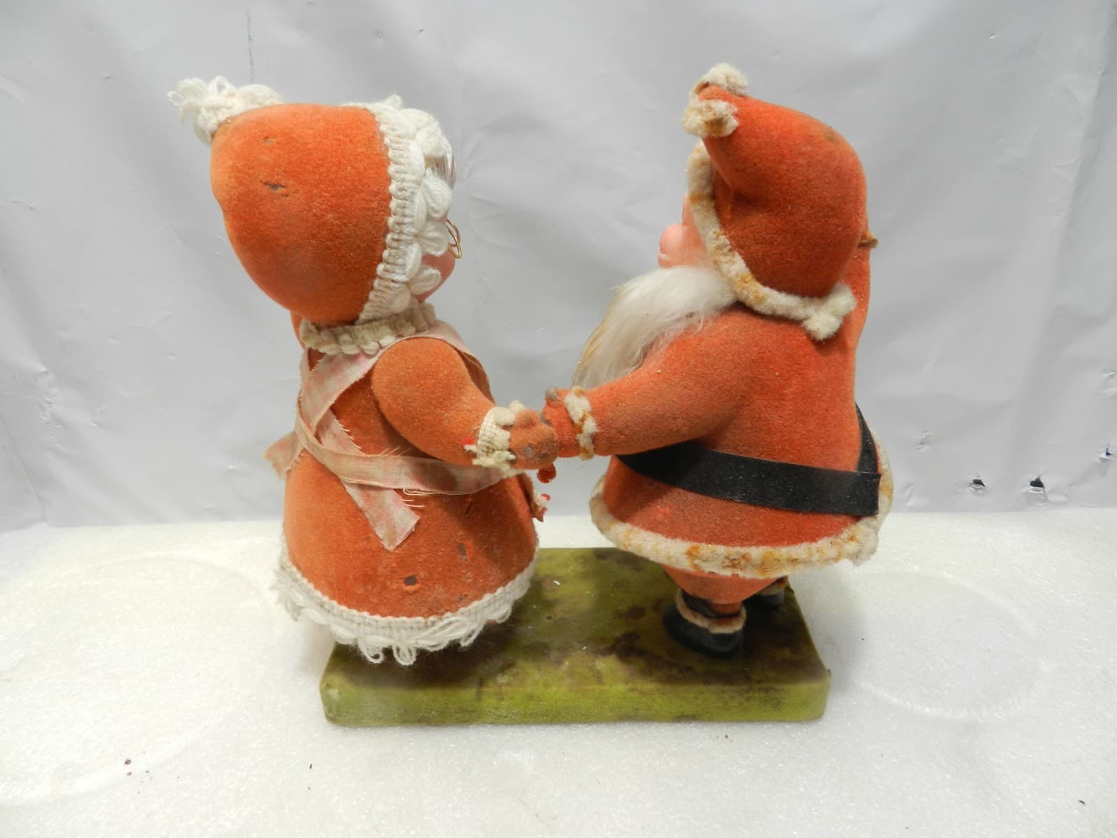 Vintage Dancing Santa & Mrs Claus Felt Flocked Figures Japan (D19JJ) - Thumbnail 6