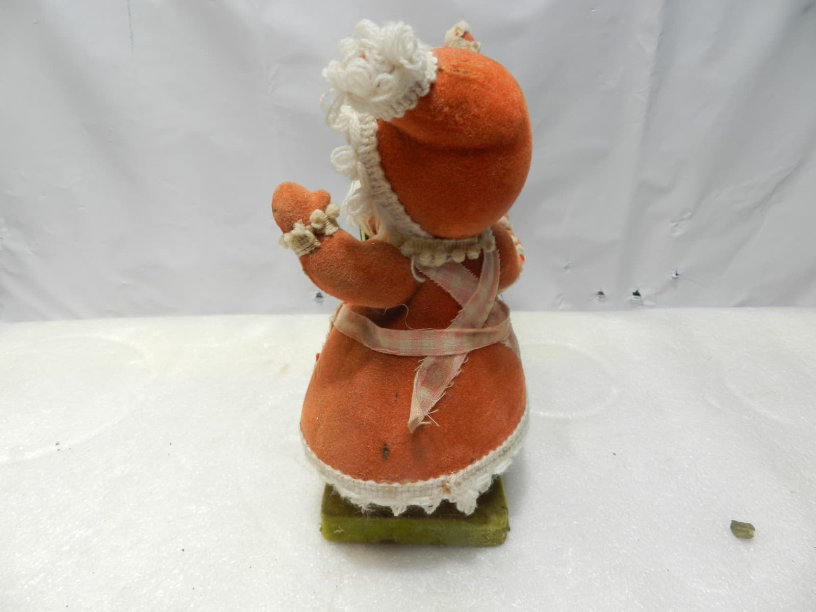 Vintage Dancing Santa & Mrs Claus Felt Flocked Figures Japan (D19JJ) - Thumbnail 5