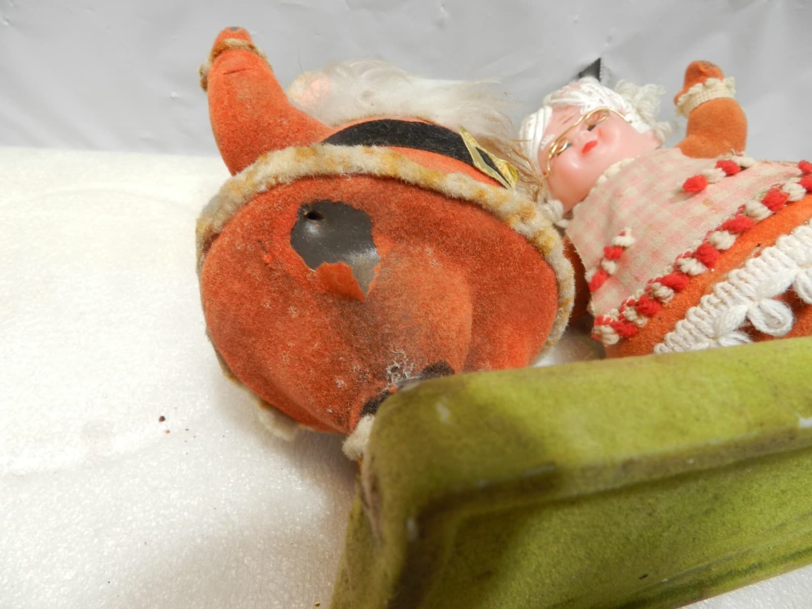 Vintage Dancing Santa & Mrs Claus Felt Flocked Figures Japan (D19JJ) - Thumbnail 12