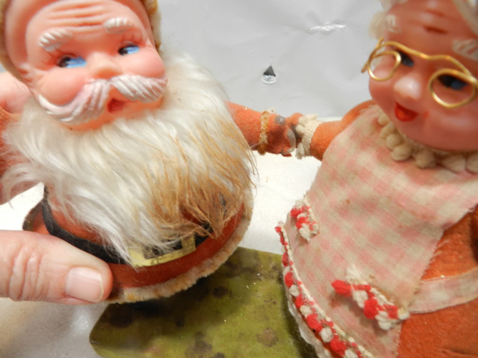 Vintage Dancing Santa & Mrs Claus Felt Flocked Figures Japan (D19JJ) - Thumbnail 14