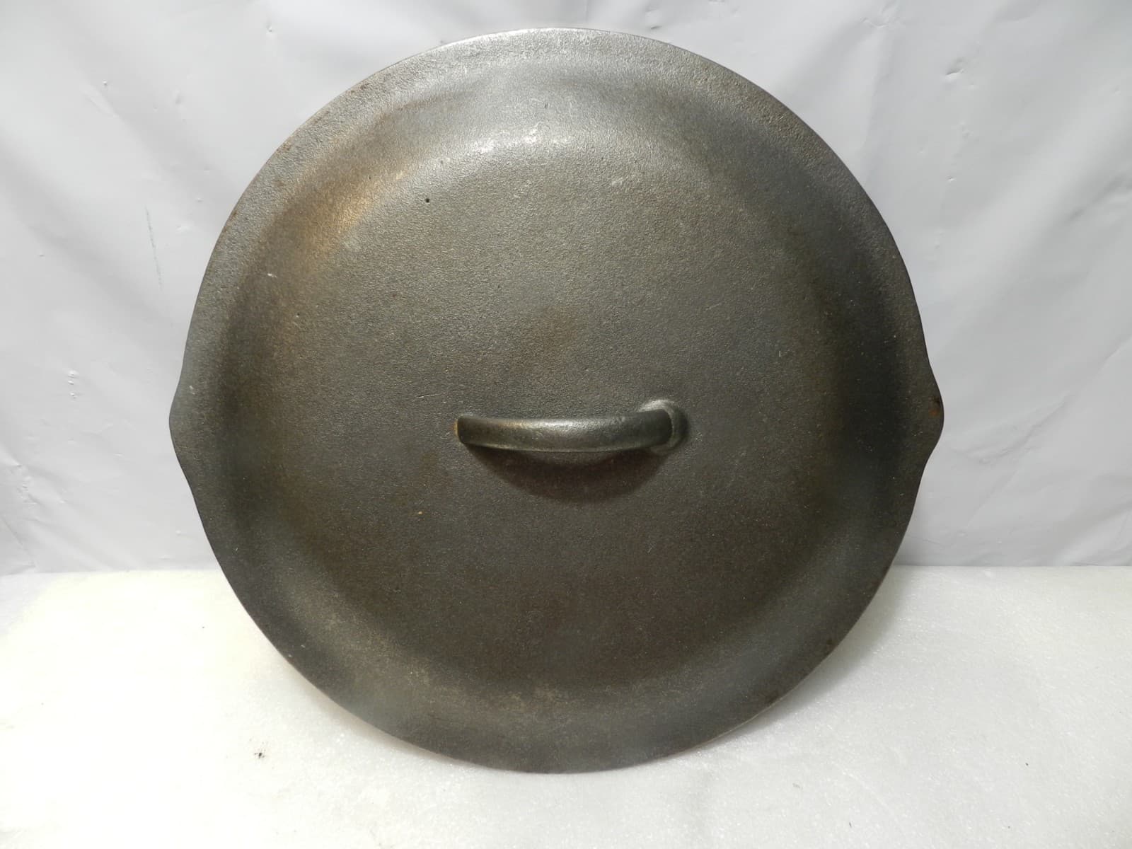 Vintage # 10 Lodge Cast Iron Camp Dutch Oven Lid (D45S)