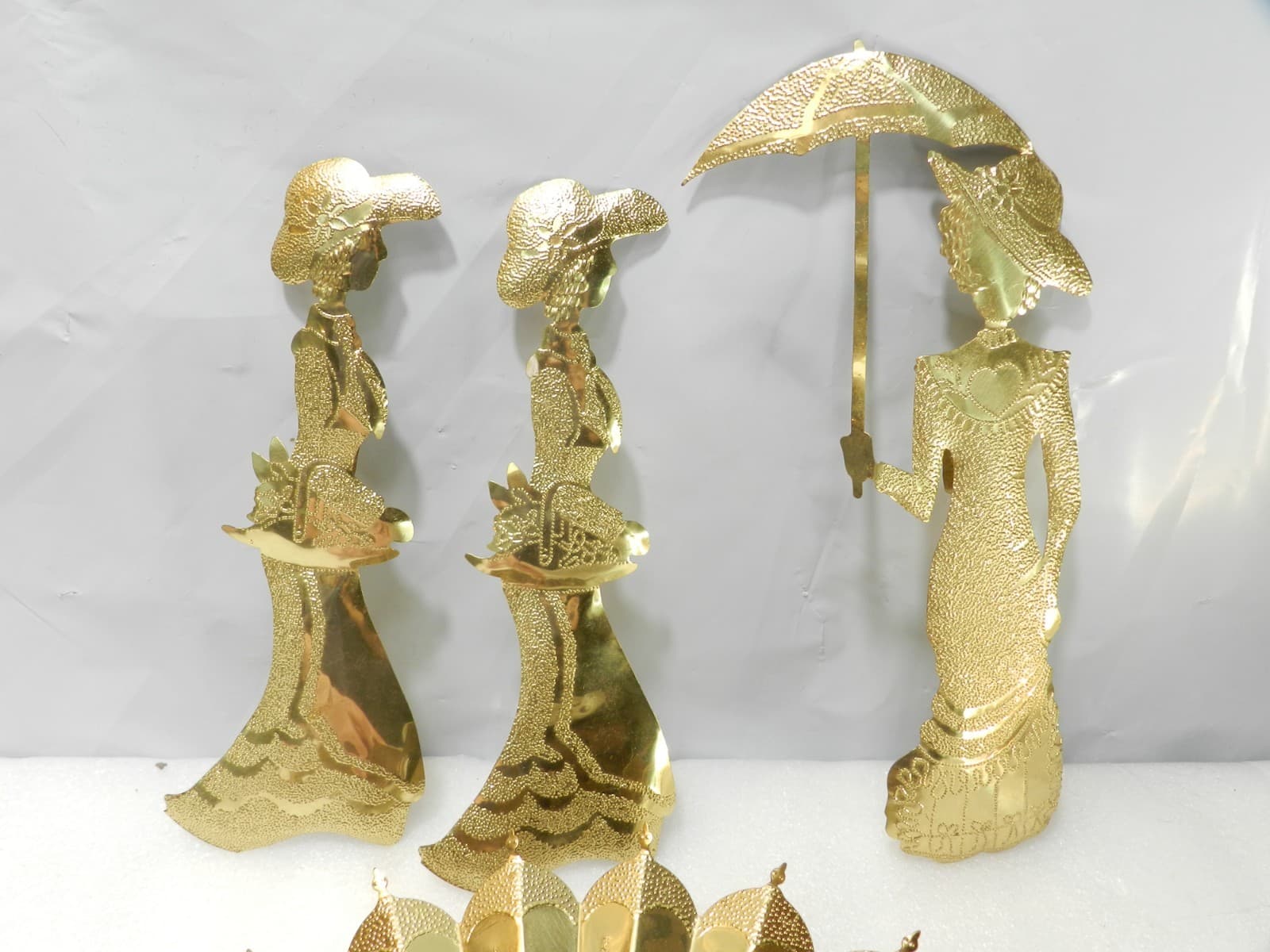 Home Interiors Vintage Victorian Ladies & Fan Metal Gold Wall Hanging (F54J) - Thumbnail 2