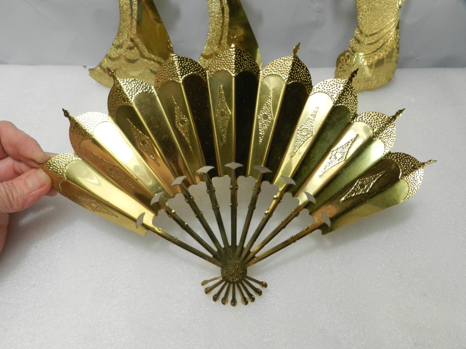 Home Interiors Vintage Victorian Ladies & Fan Metal Gold Wall Hanging (F54J) - Thumbnail 3
