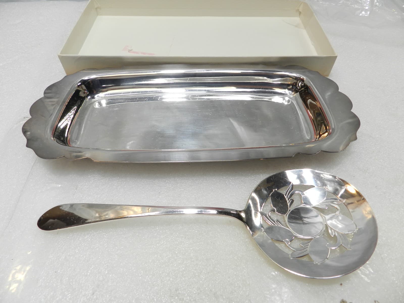 Vintage WM. Rogers Silverplate Cranberry Set Spoon And Plate Original Box F50J - Thumbnail 3