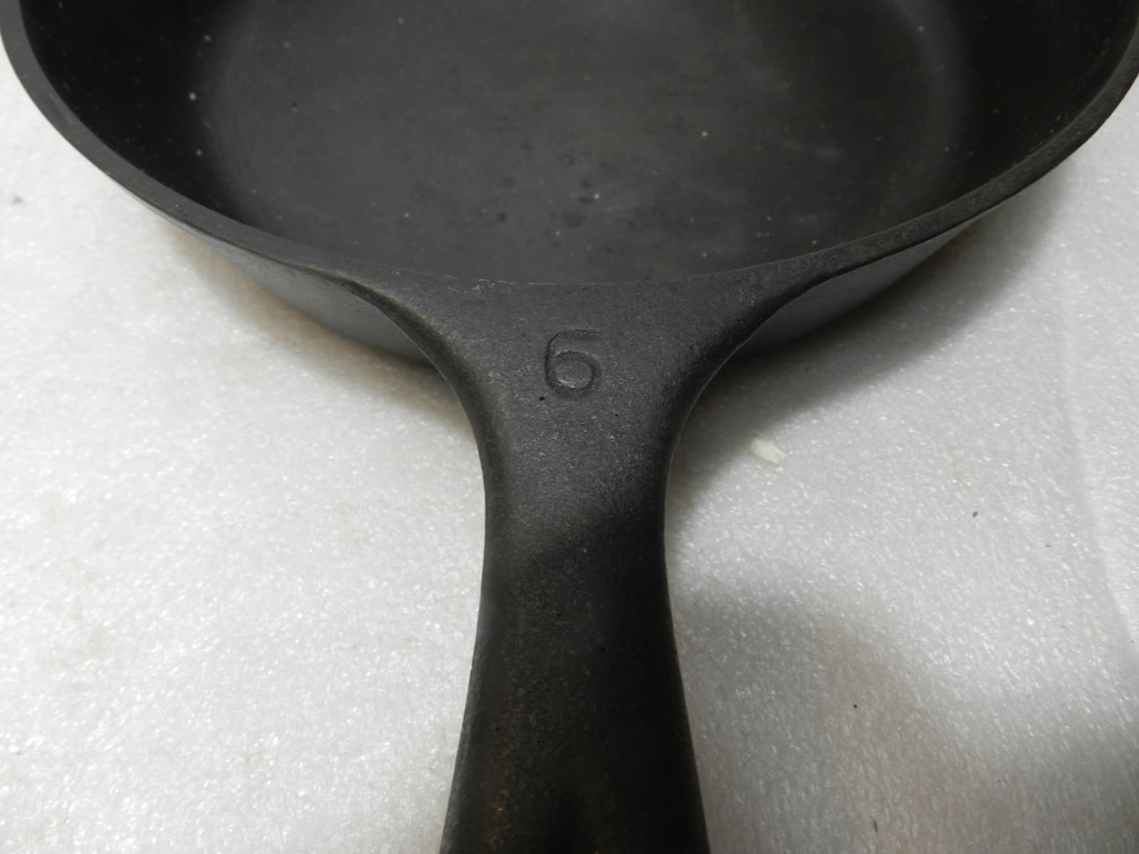 Wagner Ware Sidney Cast Iron Skillet 1056I Vintage No. 6 / 9" Diameter (D44S) - Thumbnail 5