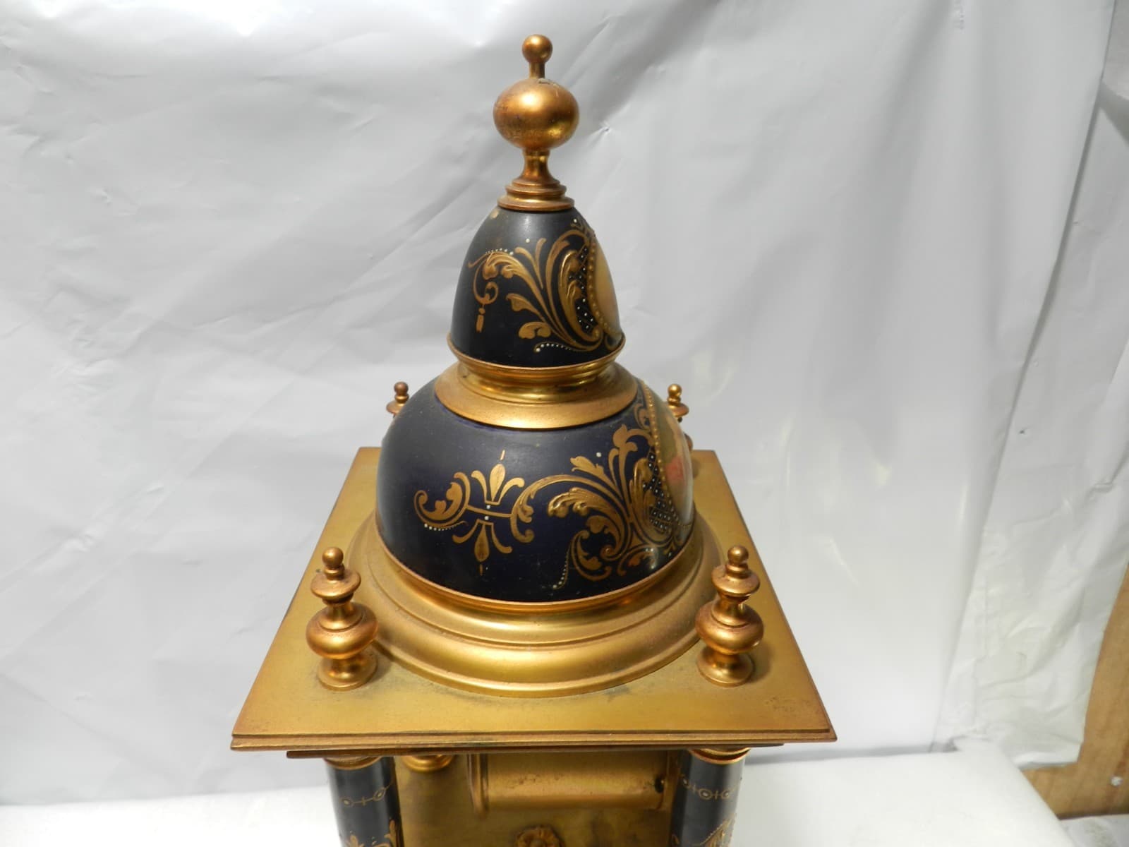 Vintage Royal Vienna Cobalt Porcelain Four-Column Portico Mantle Clock (F42JJ) - Thumbnail 9