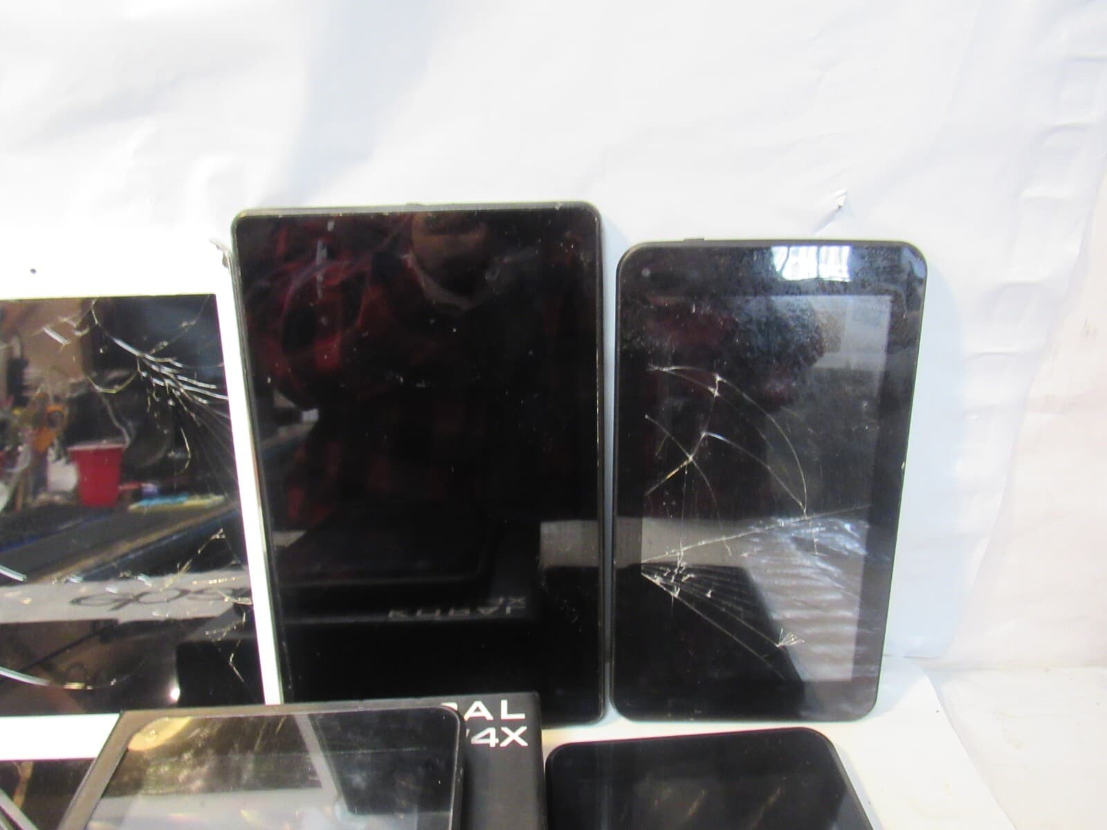 8 Tablets Apple Amazon ONN and More L36K - Thumbnail 3