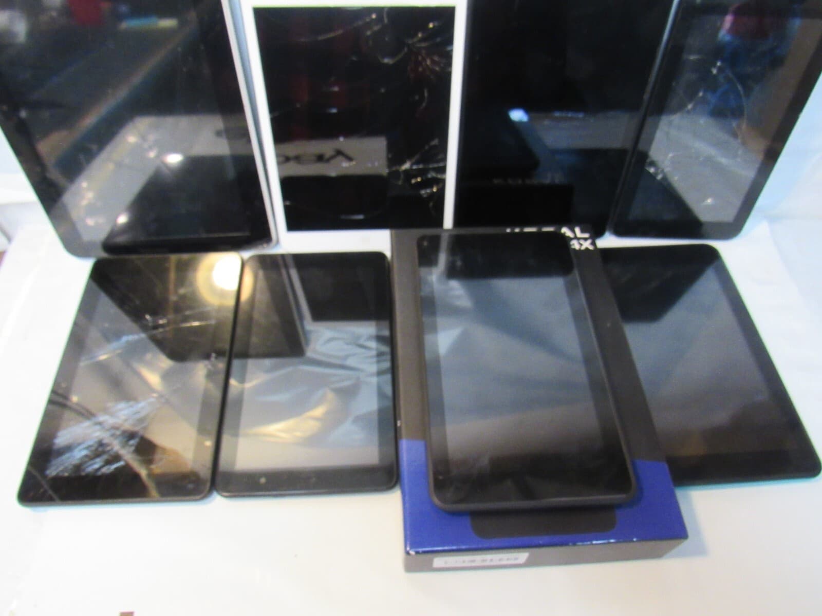 8 Tablets Apple Amazon ONN and More L36K - Thumbnail 4
