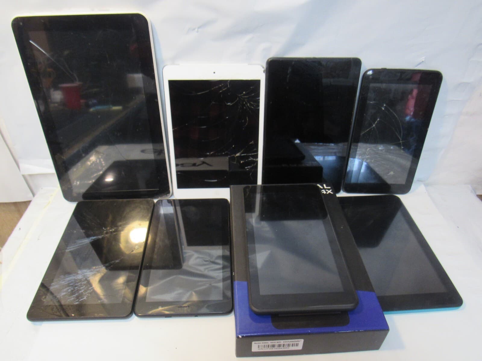 8 Tablets Apple Amazon ONN and More L36K