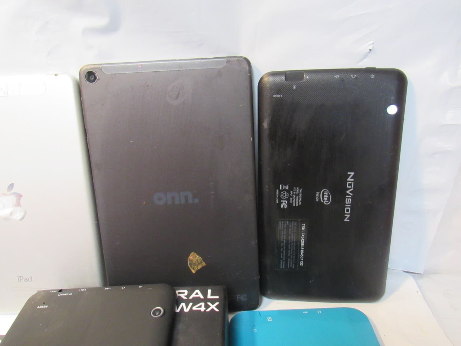 8 Tablets Apple Amazon ONN and More L36K - Thumbnail 6