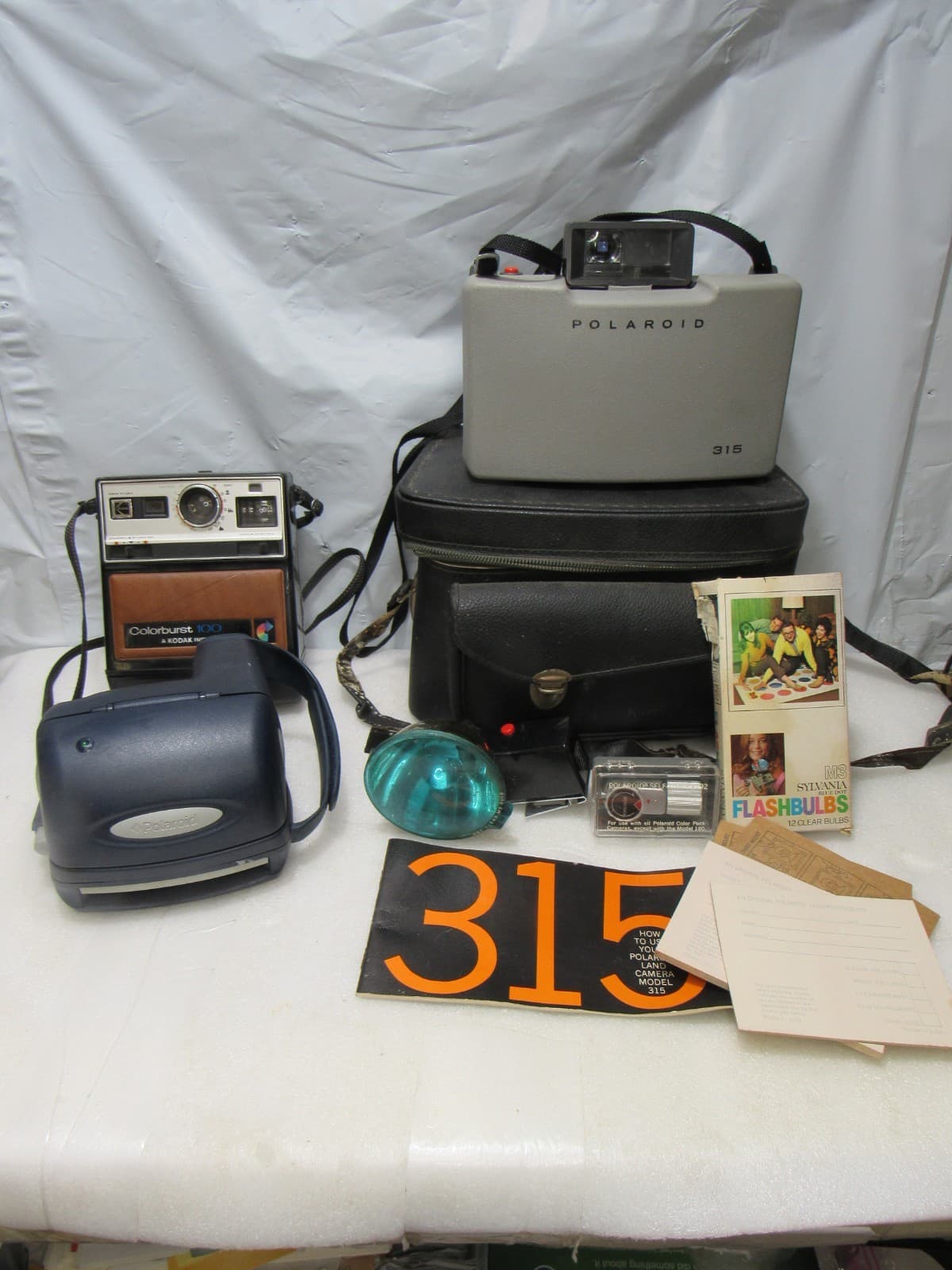 Vintage Kodak Instant 100/ Polaroid One Step 600 Instant & 315 Camera Lot J70J
