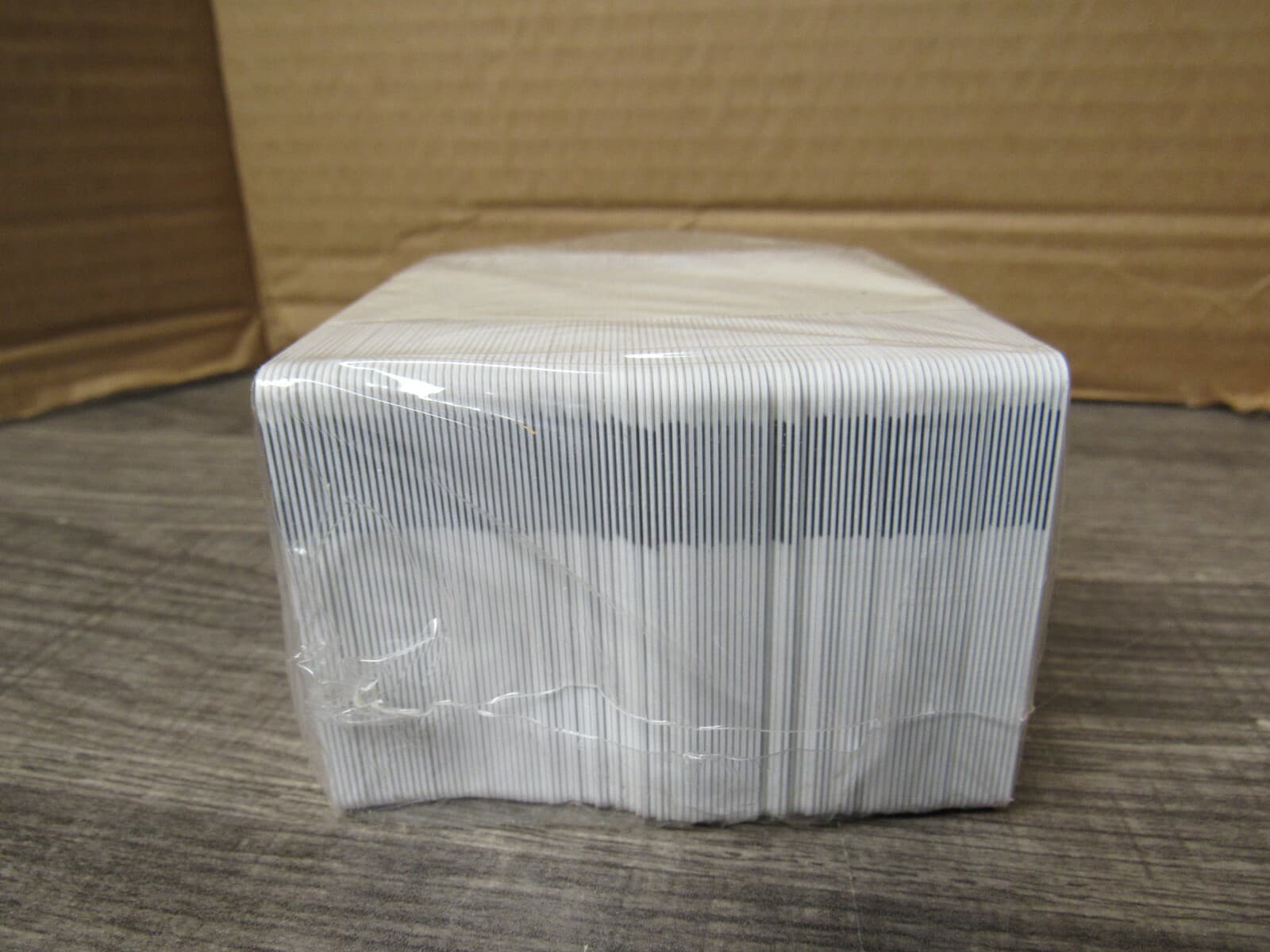 100 CR80 30Mil White magnetic PVC Plastic Credit Gift Photo ID Badge Cards (K) - Thumbnail 2