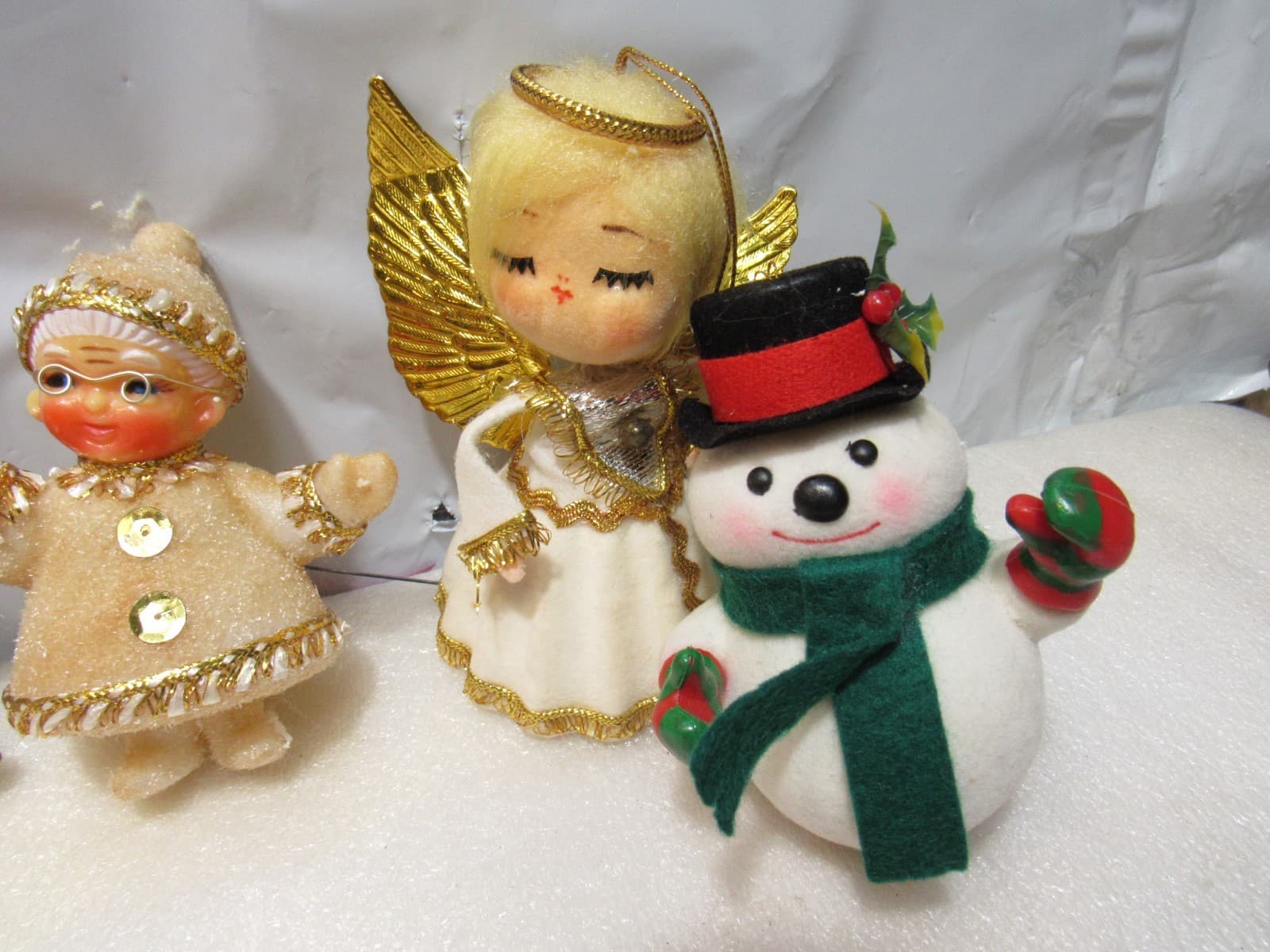 7 Vintage Flocked & Plastic Retro Christmas ornaments (D55JJ) - Thumbnail 5