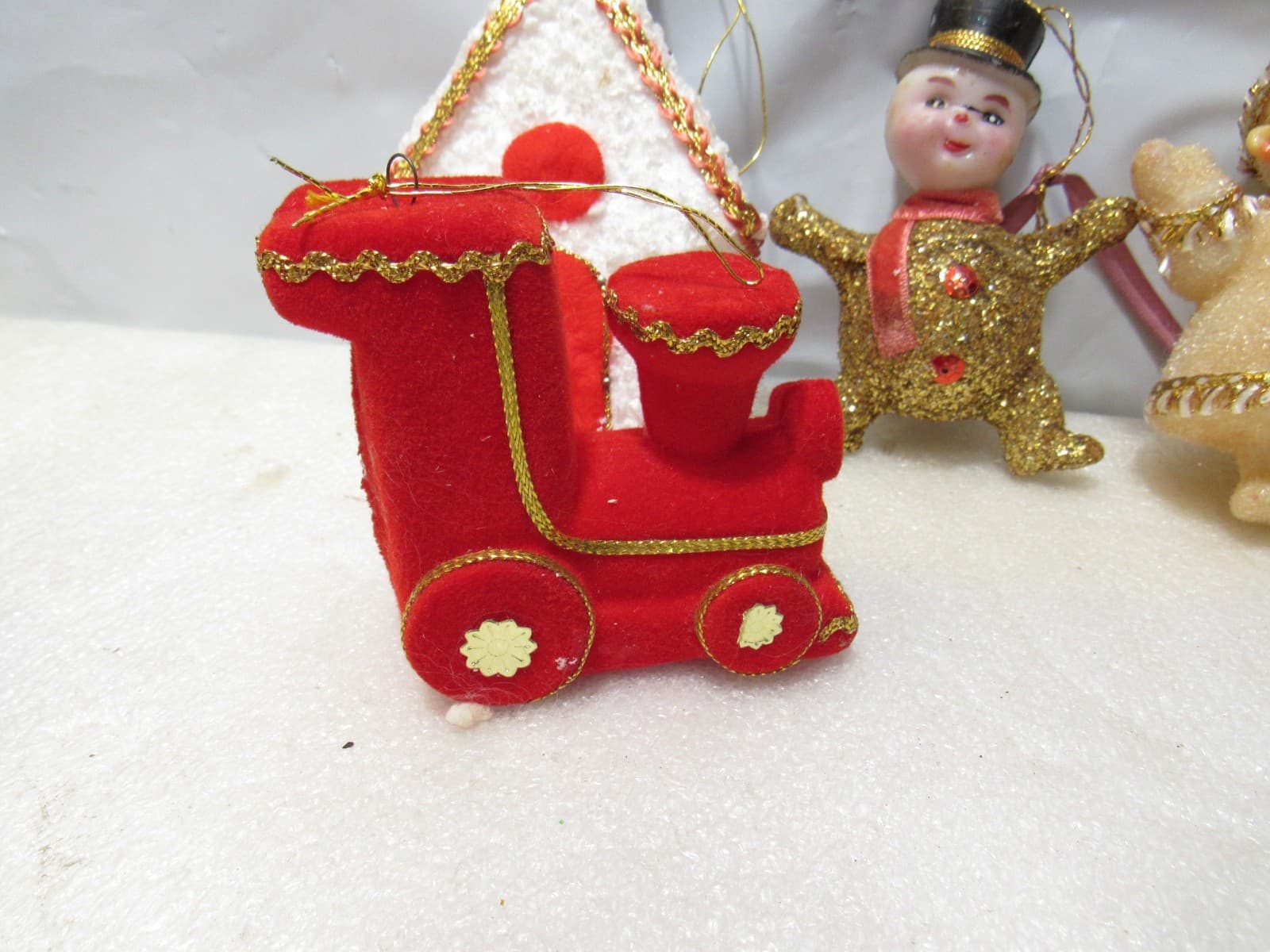 7 Vintage Flocked & Plastic Retro Christmas ornaments (D55JJ) - Thumbnail 6