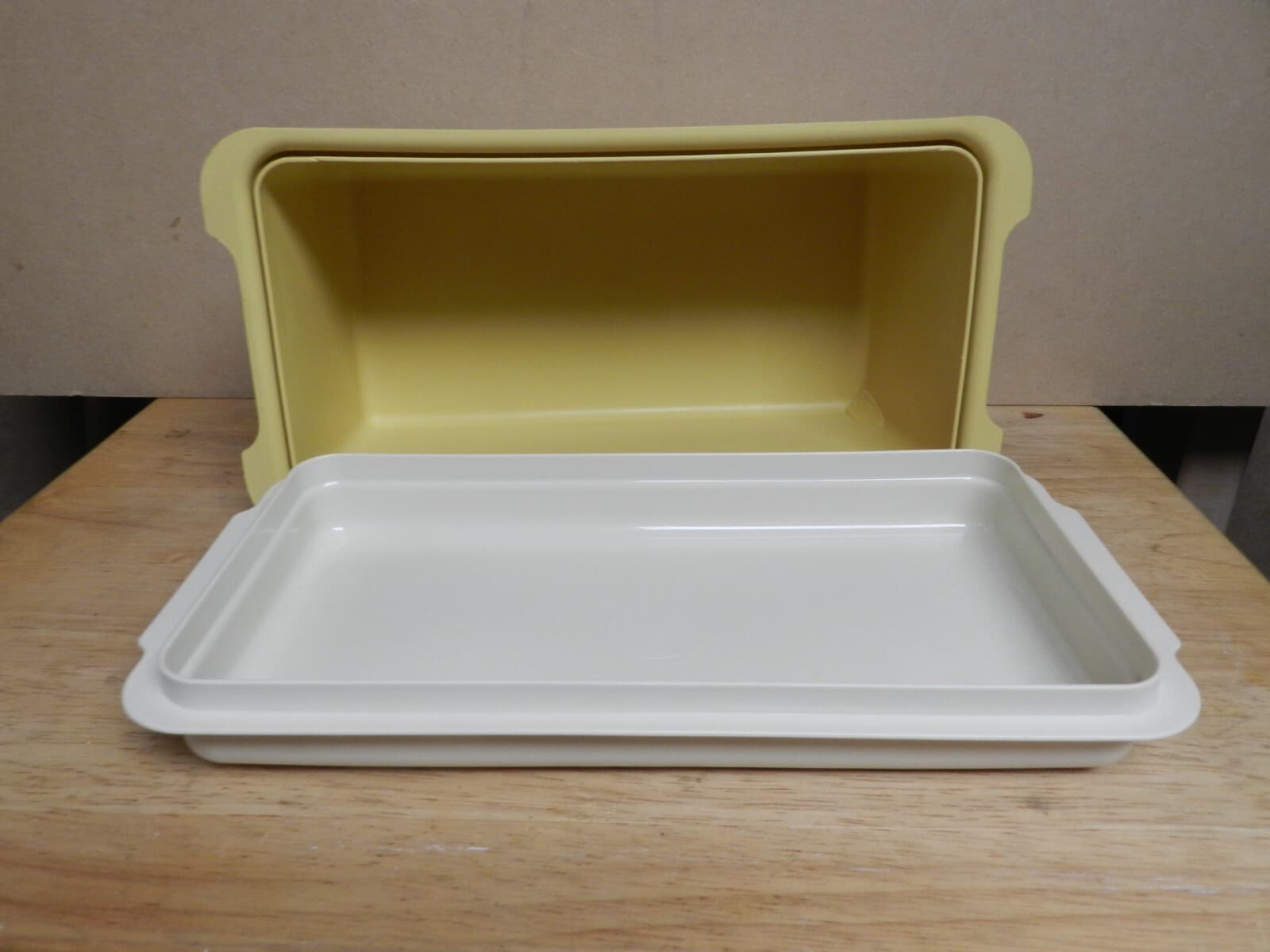 Vintage Tupperware Harvest Gold/Almond Covered Butter Dish 636-3 & 637-4 (K) - Thumbnail 4