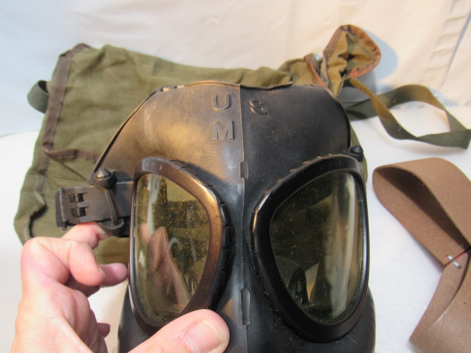 Vintage Law Inforcement Police Dept. Gas Mask W/Carrying Bag 2032-45-264 (U6JJ) - Thumbnail 9