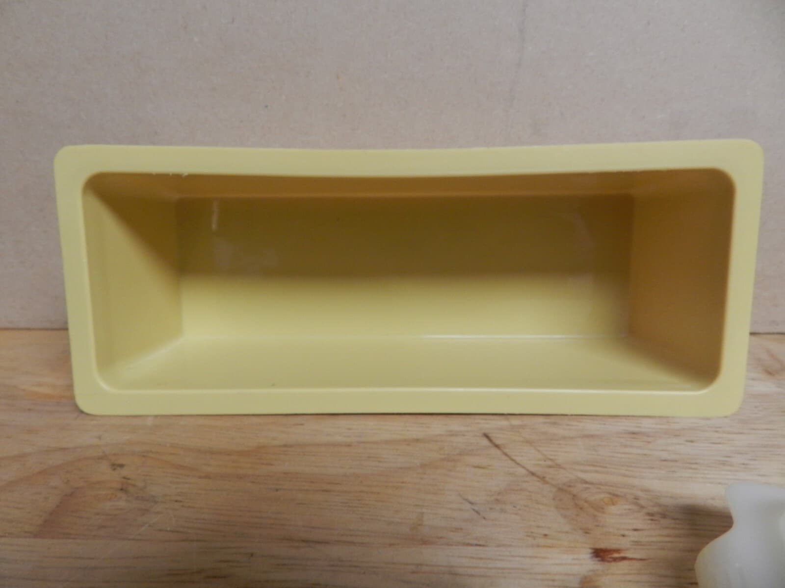 Vintage Tupperware Harvest Gold/Almond Covered Butter Dish 636-3 & 637-4 (K) - Thumbnail 9