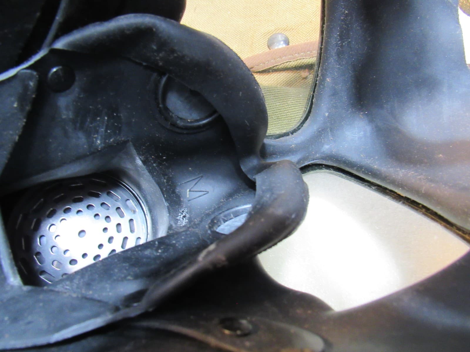 Vintage Law Inforcement Police Dept. Gas Mask W/Carrying Bag 2032-45-264 (U6JJ) - Thumbnail 4