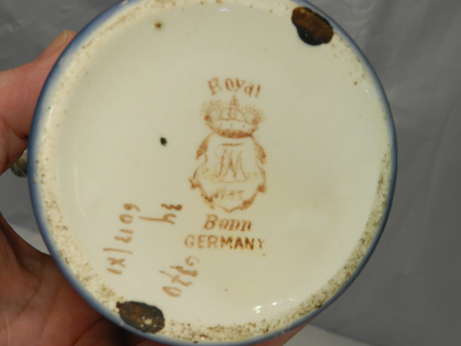 Vintage Royal Bonn 8" Castle Scene Vase Germany Double Handle (F43JJ) - Thumbnail 6