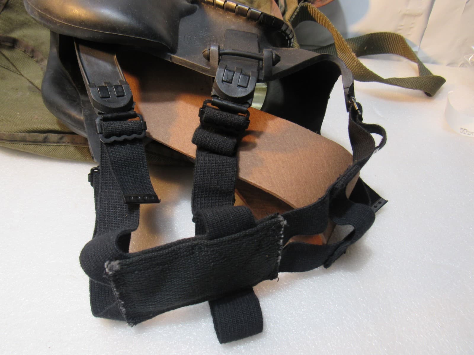 Vintage Law Inforcement Police Dept. Gas Mask W/Carrying Bag 2032-45-264 (U6JJ) - Thumbnail 11