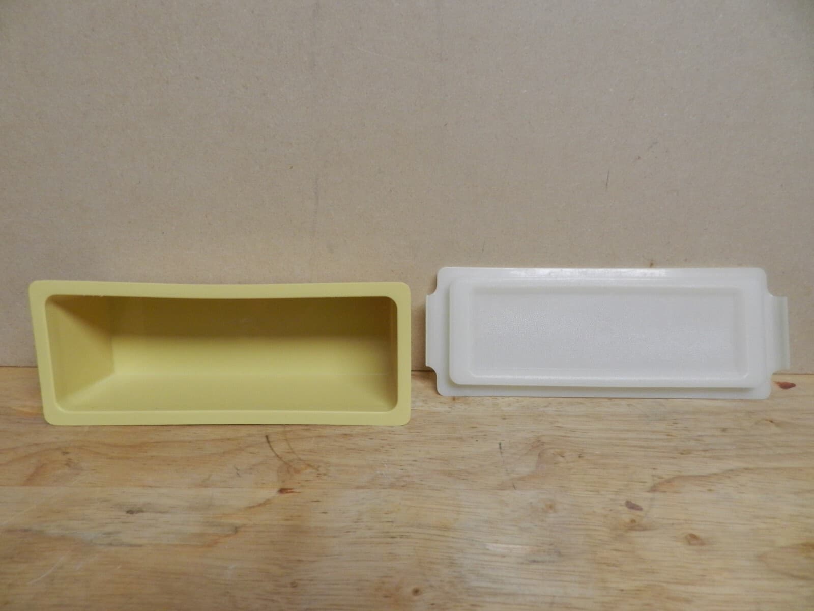 Vintage Tupperware Harvest Gold/Almond Covered Butter Dish 636-3 & 637-4 (K) - Thumbnail 7
