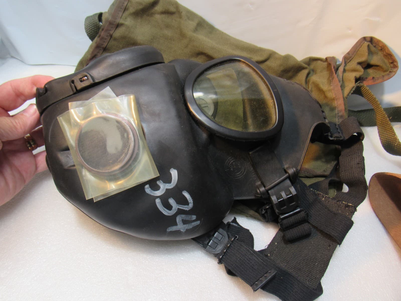 Vintage Law Inforcement Police Dept. Gas Mask W/Carrying Bag 2032-45-264 (U6JJ) - Thumbnail 7