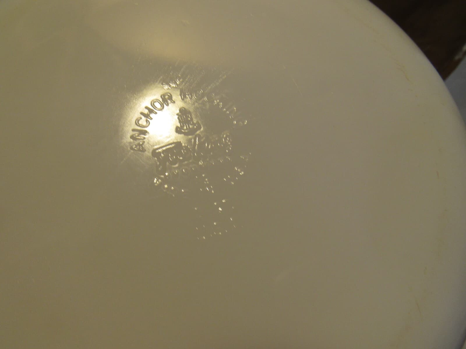Vintage Fire King Round 2 Qt. Baking Dish Wheat Pattern #448 Milk Glass i89K - Thumbnail 3